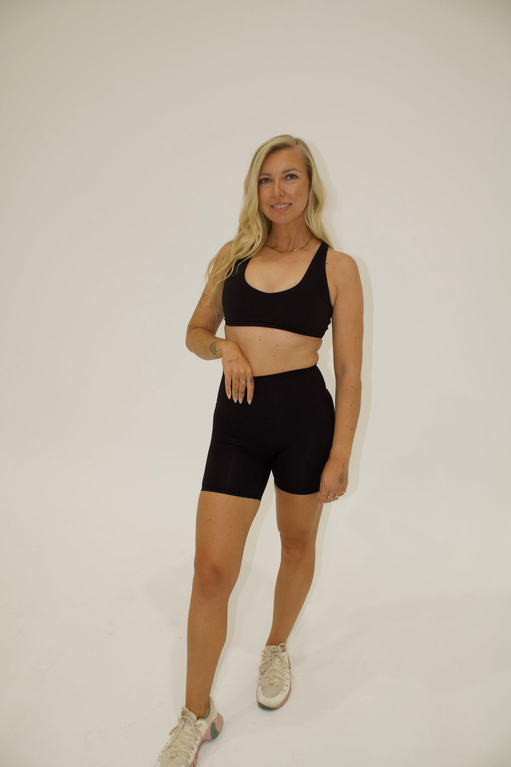 Aura Shorts - Black
